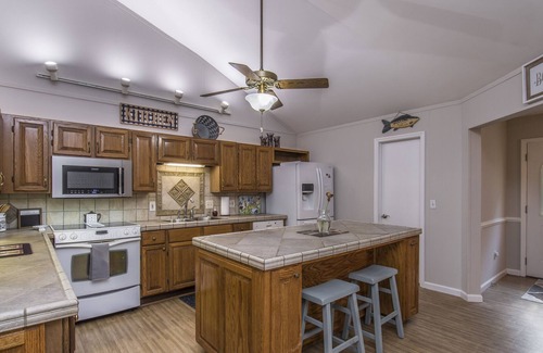 Prosperity House | SUNSET VIEWS with EVENING CRUISE Retreat