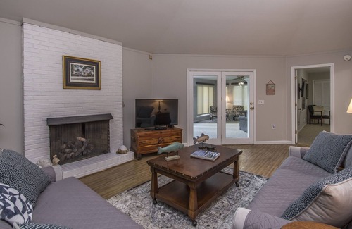 Prosperity House | SUNSET VIEWS with EVENING CRUISE Retreat