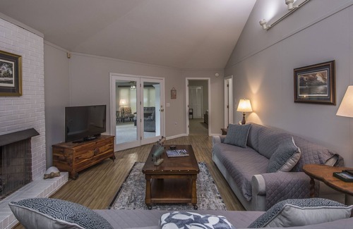 Prosperity House | SUNSET VIEWS with EVENING CRUISE Retreat