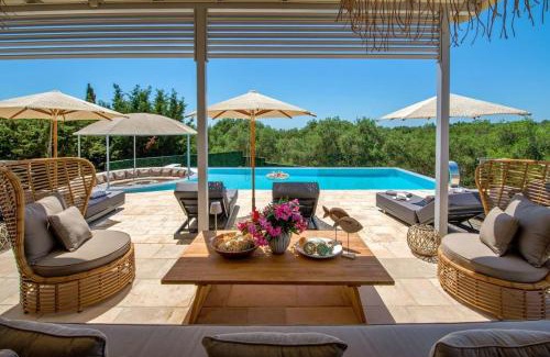 Mpogdanatika Villa | Sunset Villa by PaxosRetreats