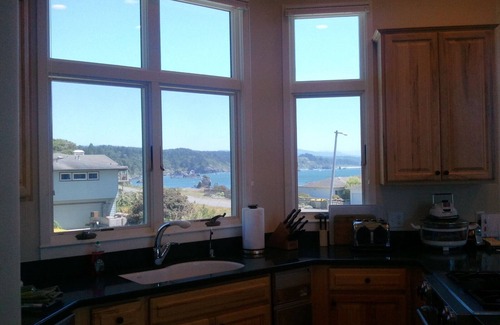 Trinidad House | Sunset Vista - Footsteps to the Beach & Pier!