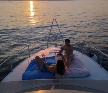 Golfe Juan Boat Rental | SUNSET YACHT ROOFTOP à GOLFE JUAN