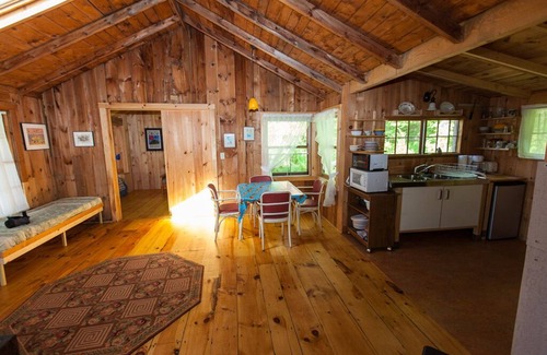 Jefferson Cabin | SunsetLodge Rustic Lakeside Cabins & Lodge with Sunset Views for Reunions/Groups