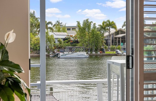 Noosaville Apartment | Sunsets at Snowmas, Pooch Friendly & Stunning View