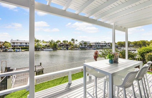 Noosaville Apartment | Sunsets at Snowmas, Pooch Friendly & Stunning View