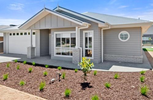 Yarrawonga House | Sunsets by the Lake