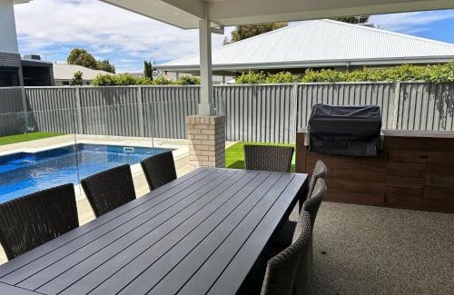 Yarrawonga House | Sunsets by the Lake