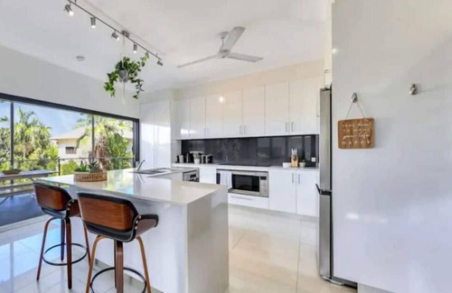 Stuart Park House | Sunsets & City Skyline Views with Pool