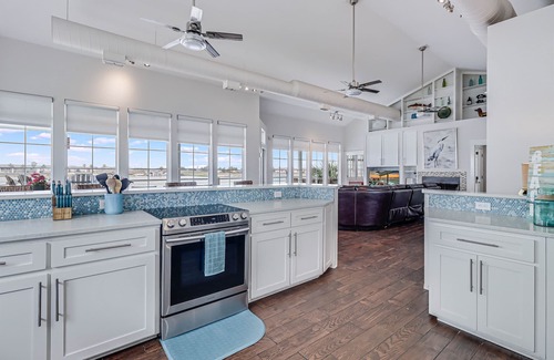 Key Allegro House | Sunsets | Private Pool & Hot Tub | Green Lights | Boat Lift | Icemaker