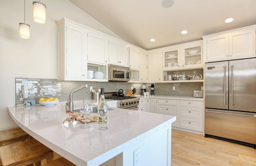 Avila Beach Condo | Sunsetter in Avila Beach - 2 min walk to beach, located in Ocean 17
