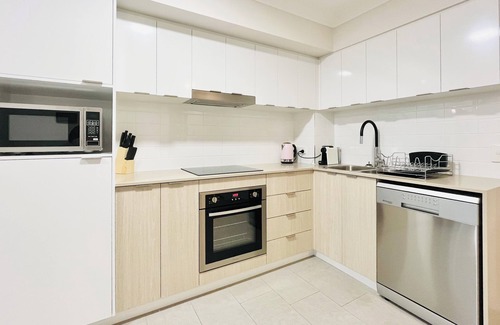 Maroochydore Apartment | Sunshine Coast Getaway ~ 2BR 2Bth WiFi Carpark