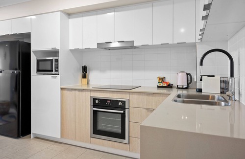 Maroochydore Apartment | Sunshine Coast Getaway ~ 2BR 2Bth WiFi Carpark