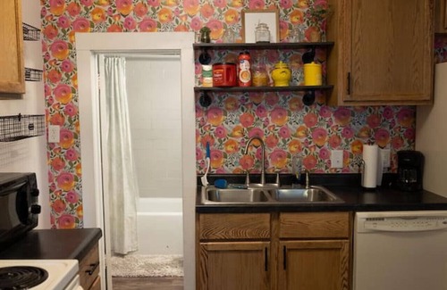 Hastings House | Sunshine Cottage 2 bedroom in duplex