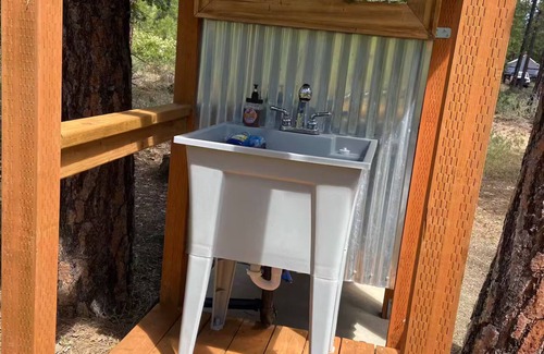 Goldendale Cottage | Sunshine Cottage/Tiny Home Private Outdoor Shower
