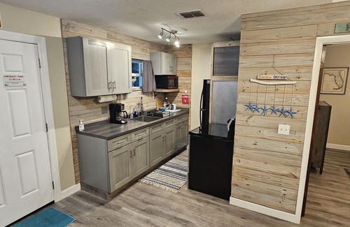Flagler Beach Apartment | Sunshine Daydream in the heart of Flagler Beach
