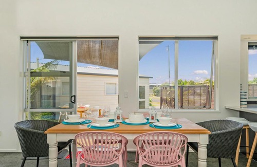 Matarangi House | Sunshine Holidaze - Matarangi Holiday Home