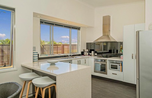 Matarangi House | Sunshine Holidaze - Matarangi Holiday Home