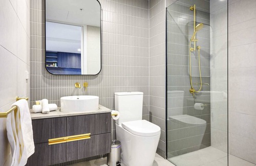Sunshine Apartment | Sunshine - Modern 2-Bed with Great Views