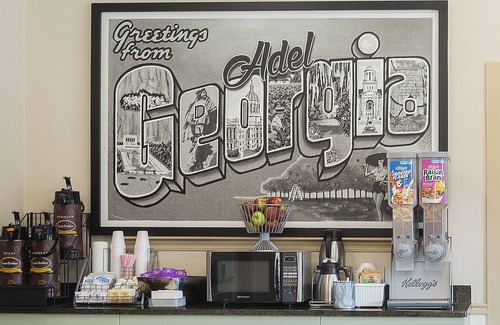 Adel Hotel | Super 8 by Wyndham Adel GA I-75