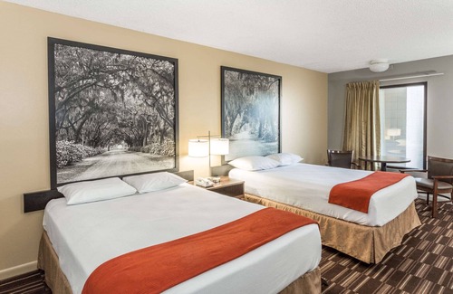 Adel Hotel | Super 8 by Wyndham Adel GA I-75