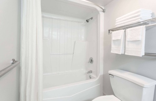 Adel Hotel | Super 8 by Wyndham Adel GA I-75