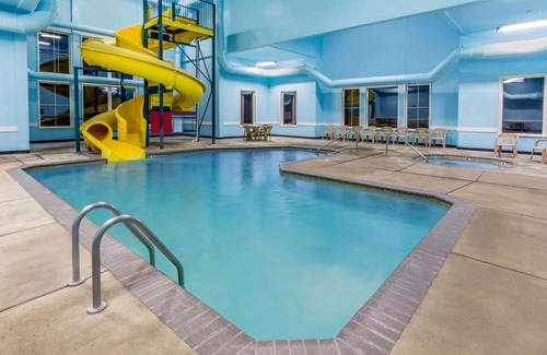 Medford Hotel | Super 8 by Wyndham Central Pt Medford