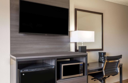 Clinton Hotel | Super 8 by Wyndham Clinton