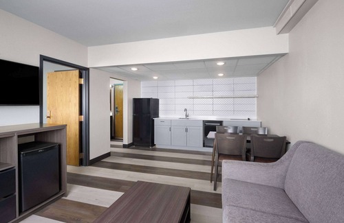 Columbus Hotel | Super 8 by Wyndham Columbus