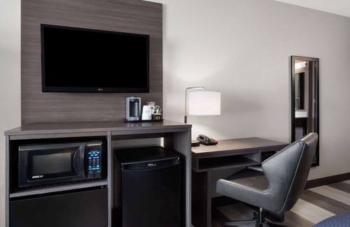 Columbus Hotel | Super 8 by Wyndham Columbus