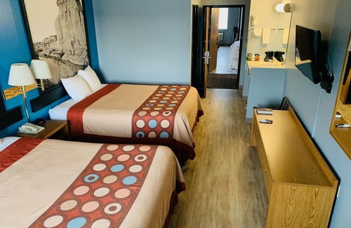 Crete Hotel | Super 8 by Wyndham Crete