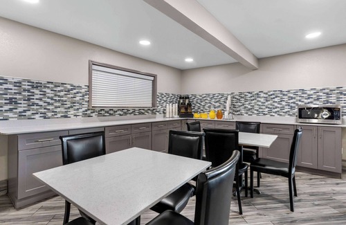 Dickson Hotel | Super 8 by Wyndham Dickson