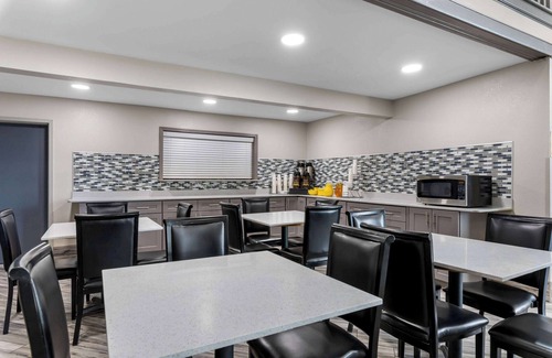 Dickson Hotel | Super 8 by Wyndham Dickson