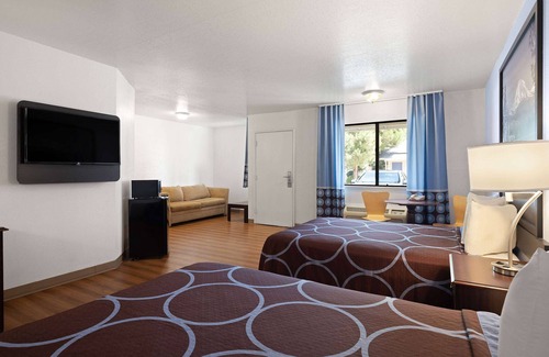 Dunnigan Hotel | Super 8 by Wyndham Dunnigan