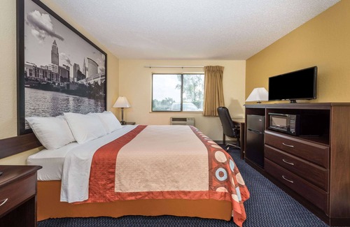 Franklin Hotel | Super 8 by Wyndham Franklin/Middletown Area