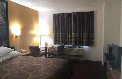 Front Royal Hotel | Super 8 by Wyndham Front Royal