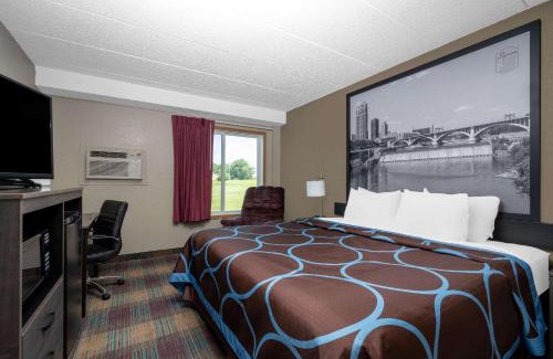 Glenwood Hotel | Super 8 by Wyndham Glenwood