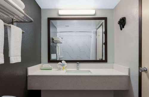 Grand Prairie Hotel | Super 8 by Wyndham Grand Prairie North