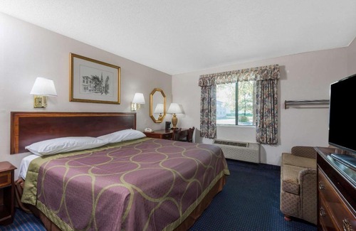 North Meadows Hotel | Super 8 by Wyndham Hartford
