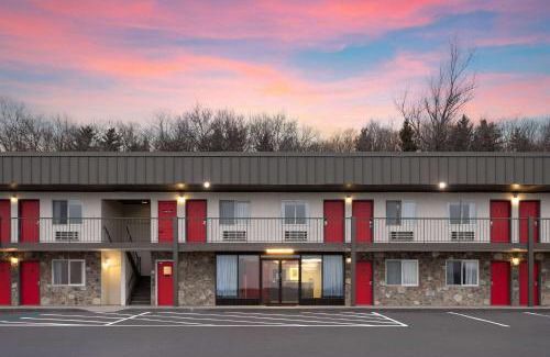Milnesville Hotel | Super 8 by Wyndham Hazleton