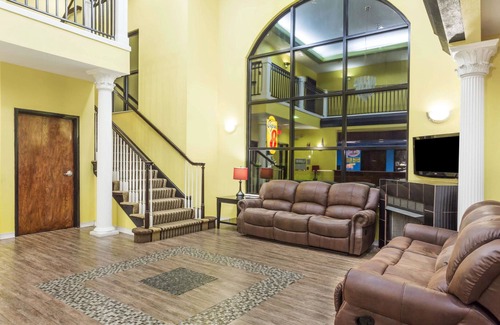 North Chesterfield Hotel | Super 8 by Wyndham Hull Street Midlothian/Richmond Area