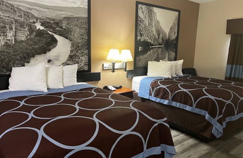 Huntsville Hotel | Super 8 by Wyndham Huntsville