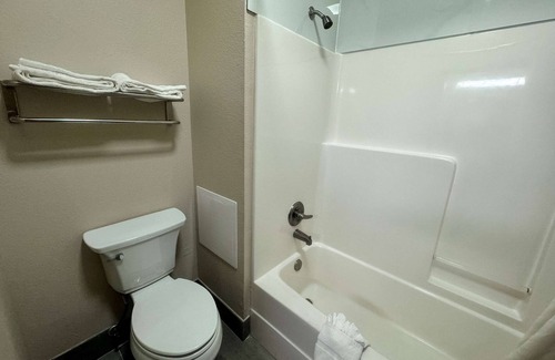 Huntsville Hotel | Super 8 by Wyndham Huntsville