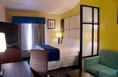Irving Hotel | Super 8 by Wyndham Irving/DFW Apt/North