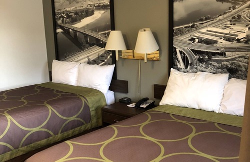 Valleyview Hotel | Super 8 by Wyndham Kamloops East
