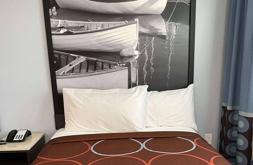 Lindenhurst Hotel | Super 8 by Wyndham Lindenhurst