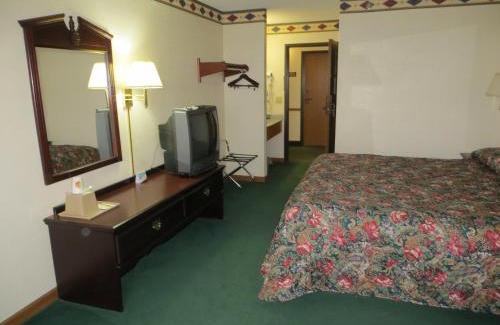 McLean Hotel | Super 8 by Wyndham McLean/Bloomington SW