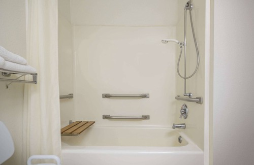 Menomonie Hotel | Super 8 by Wyndham Menomonie WI