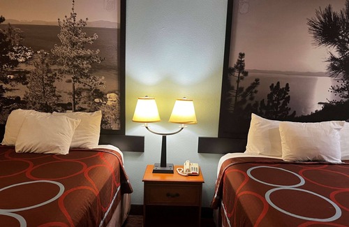 Montgomery Hotel | Super 8 by Wyndham Montgomery/Lake Conroe