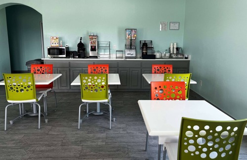 Montgomery Hotel | Super 8 by Wyndham Montgomery/Lake Conroe
