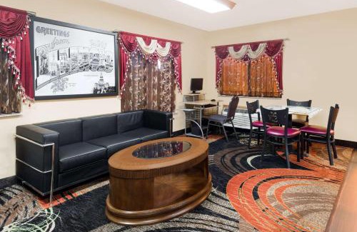 Paris Hotel | Super 8 by Wyndham Paris IL